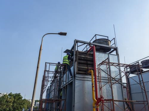 冷卻塔降溫效果取決于散熱片、風(fēng)機(jī)風(fēng)量,閉式冷卻塔降溫效果